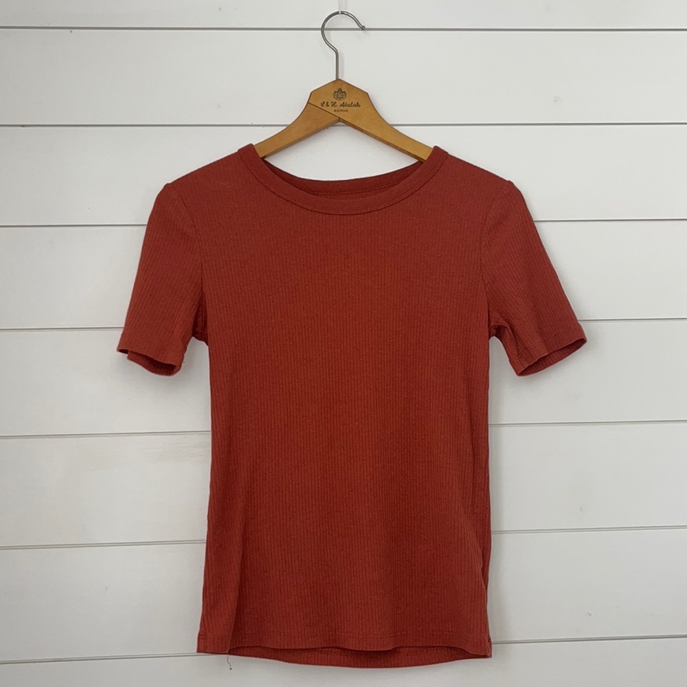 A New Day Women’s orange ribbed tee shirt
